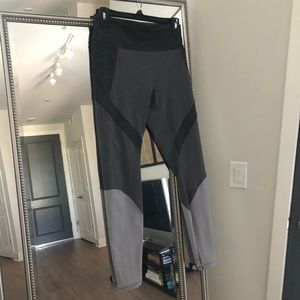Lululemon 🍋 Grey Color Block Legging.